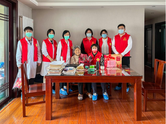 感恩母親節(jié)，慈善慰問行|潤馨物業(yè)慈善小隊開展  母親節(jié)慈善慰問活動